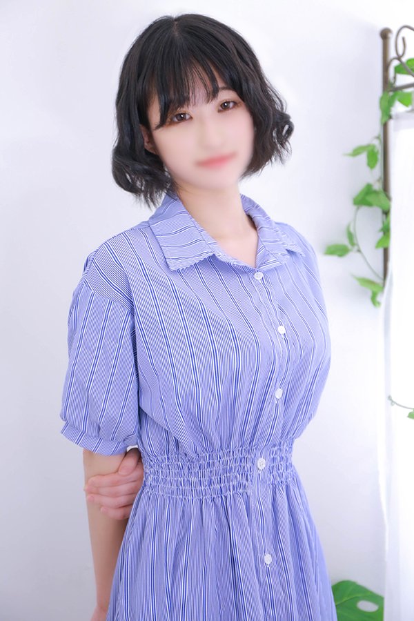 真田かれん